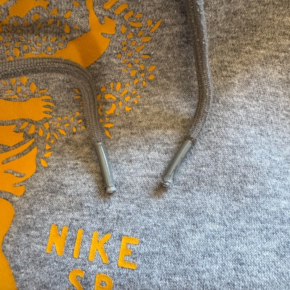 Men’s Medium Nike SB Grey Hoodie with Yellow Cherub Logo - Picture 7 of 7